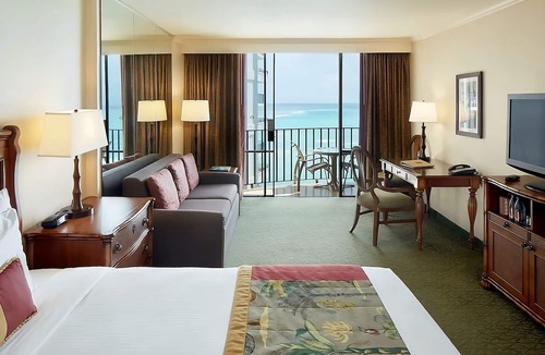 Waikiki Hotel | Prime Location! 3 Amazing Units, Beachfront, Steps to International Marketplace