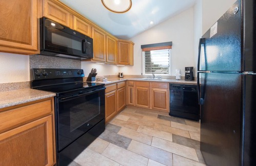Princeville Hotel | Prime Location! 4 Comfortable Units, Free Parking, Outdoor Pool!