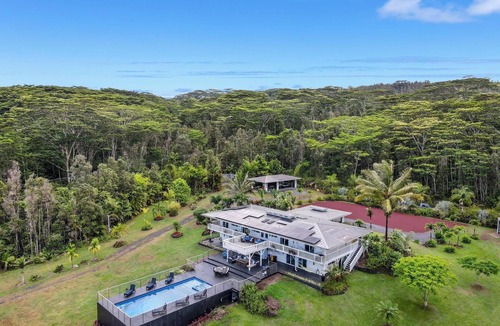 Pahoa Villa | Private 5-Acre Gated Retreat – Heated Pool & Spa, Orchard & Sweeping Ocean Views