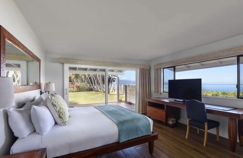 Kaanapali Hotel | Private Beach House + Backyard, Patio, and Hot Tub
