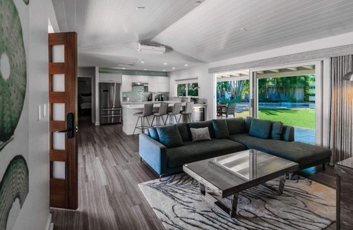 Kaanapali Hotel | Private Beach House + Backyard, Patio, and Hot Tub