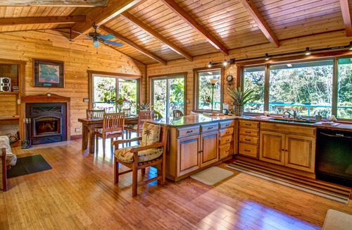 Volcano Cottage | Private,Luxury, Hot Tub ,Sauna fireplace, walking trails