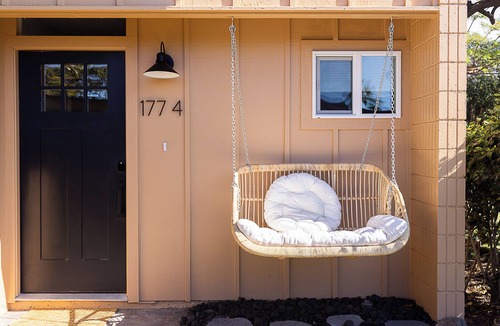 Downtown Lahaina House | Pualei Beach House 3-bedroom townhome in phenomenal Lahaina with WiFi, AC