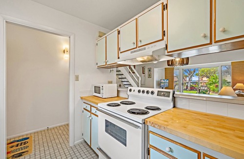 Historic Lahaina Front Street House | Puamana 2-Bed with beach access, 2 pools, tennis & pickleball.