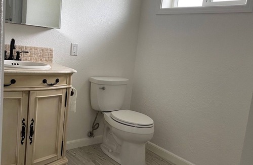 Eastern Honolulu House | Quiet neighborhood- 2 bedroom & 1 bathroom with 2 tandem parking!