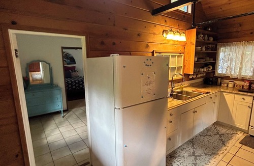 Fern Acres Cottage | Rainforest Retreat Sun Cottage — 30 Minutes from Volcano National Park & Hilo