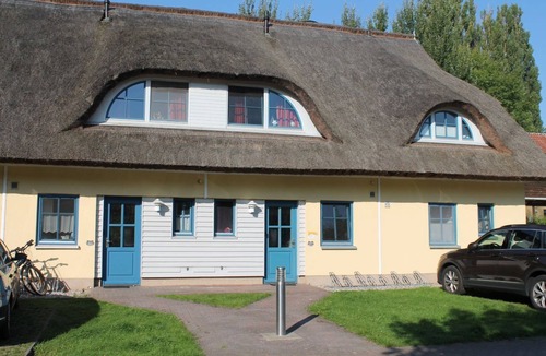 Puddemin House | Reetdachhaus Holunder 1 - Ferienhaus Holunder 1 im Feriendorf Puddemin