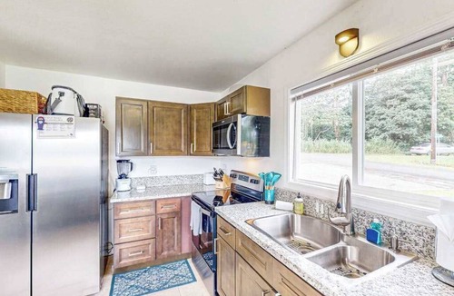 Kapoho House | Relaxing Dog-Friendly Pahoa Home Near Beaches with Shared Pool