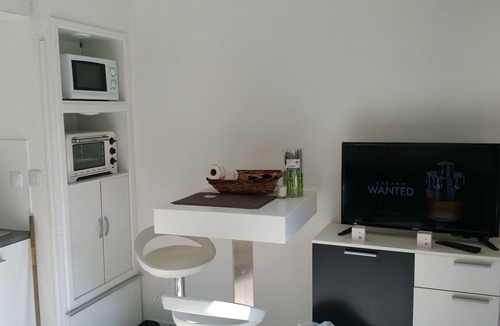 Villeneuve-Loubet Apartment | Residence Provençale Pool Parking WIFI 2 kms Sea Villeneuve Loubet 2 Rooms