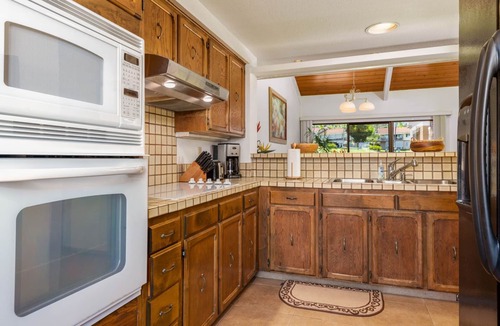 Kahaluu-Keauhou Condo | Resort Style Living A/C Walk to Shops