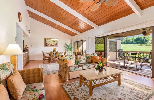 Kahaluu-Keauhou Condo | Resort Style Living A/C Walk to Shops