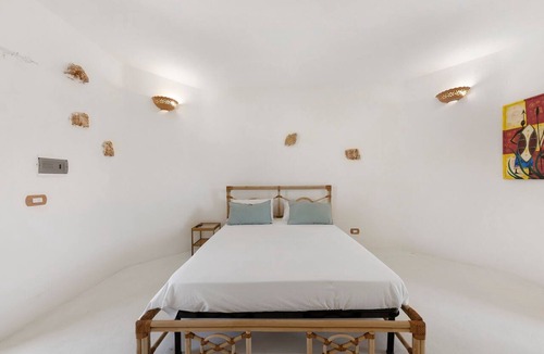 Capilungo House | Room 'Tenuta Degli Asinelli - Trullo' with Sea View, Wi-Fi and Air Conditioning