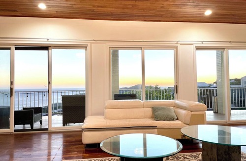 Waialae Iki Ridge House | Rooms with Panoramic Gorgeous Oceanview: 3bedrooms/3baths