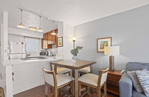 McCully - Moiliili Condo | Royal Aloha 2 BD Condo w/Parking | Mountain Canal View