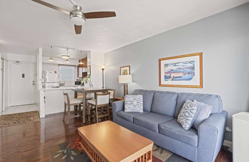 McCully - Moiliili Condo | Royal Aloha 2 BD Condo w/Parking | Mountain Canal View