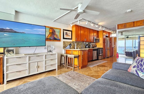 Diamond Head - Kapahulu - St. Louis Apartment | Sans Souci 1203 ⚜ 12th Floor Beachfront Studio—Sleeps 4, Smart TV & Wi-Fi
