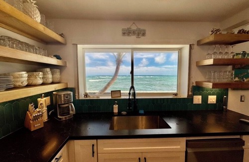Hauula House | Seabreeze:110' Oceanfront, Majestic Mountain Views, AC, Outdoor Shower, 30 Days