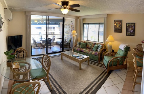 Historic Kailua Village Condo | Seaside Kona Condo/Top Fl, Sunsets, Private Lanai,Best Kona Location, Sleeps 2