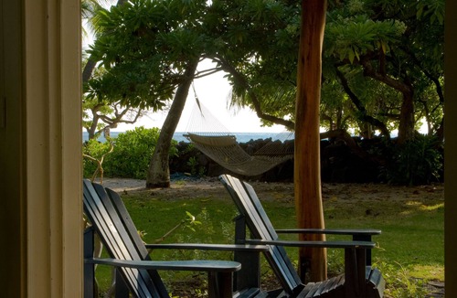 Kailua-Kona Cottage | Seaside Zen Cottage - A beach is your front yard