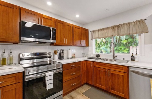 Maunawili House | Secluded Forest Retreat Full Kitchen, AC, W/D