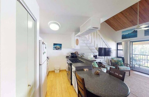 Kaunakakai Condo | Secluded Top-Floor Molokai Condo with Ocean Views & Pool