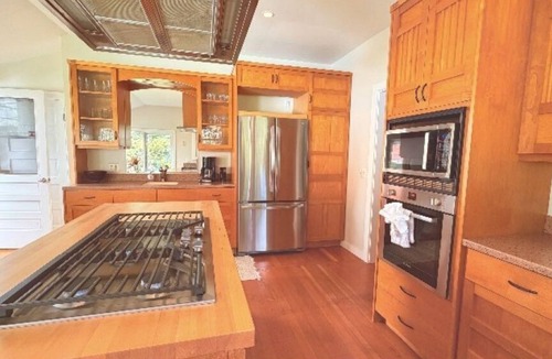 Volcano House | Serene country home in charming Volcano Village near the Volcano National Park.