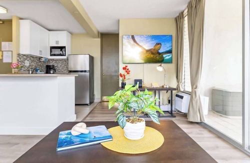 Waikiki Condo | Skyline view retreat w/pool & beach access