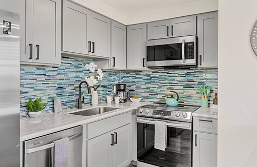 Kahana Apartment | Spacious 2-bedroom apartment with AC and gym