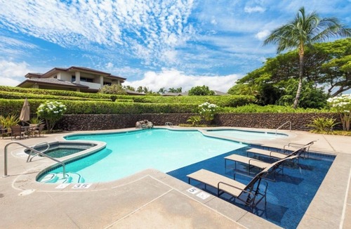 Kamuela House | Spacious Family Retreat! Ocean View Sunsets + Pool, Spa & Beach Club