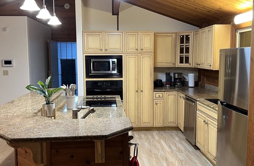 Keaau House | Spacious private home near Volcano