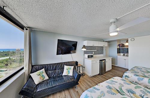 McCully - Moiliili Apartment | Sparkling Hawaiian Monarch Studio