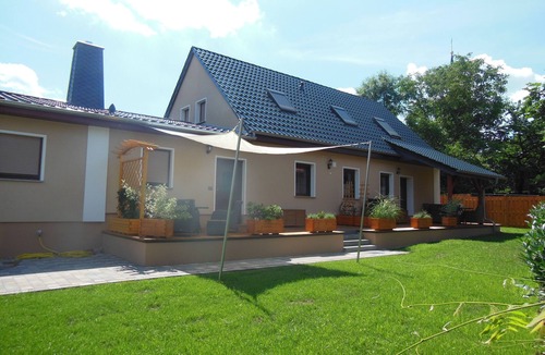 Burg-Dorf Apartment | Spreewaldlodge, 3 bedrooms, living room, kitchen, 2 bathrooms, shower/toilet - Landhaus Huchatz