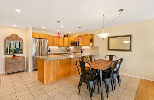 Kihei Condo | Squeaky clean! Oceanview, no stairs and a Murphy Bed