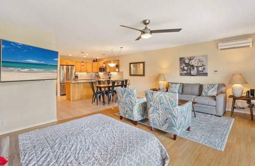 Kihei Condo | Squeaky clean! Oceanview, no stairs and a Murphy Bed