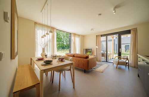 Oude-Tonge House | Stay in complete comfort in this modern, recently built holiday home with beautiful views of the wat