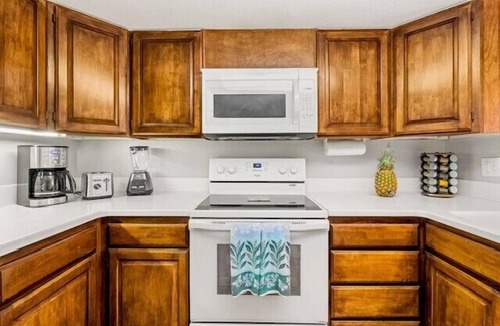 Kahaluu Bay Condo | Steps from Magic Sands Beach | Pool, Wi-Fi & Local Attractions