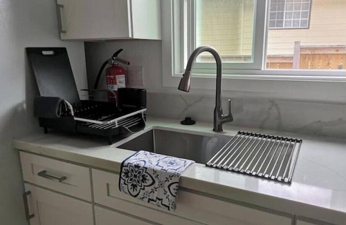 Kona Palisades House | Studio + 2 Small Bonus rooms with AC, Big Covered Patio, Near Beaches/Airport