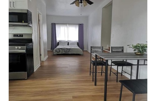 Kona Palisades House | Studio + 2 Small Bonus rooms with AC, Big Covered Patio, Near Beaches/Airport