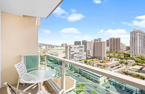 Ala Moana Apartment | Stunning Ala Moana 2501