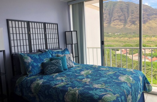Makaha Condo | Stunning Makaha: Fabulous ocean view. Free parking, A/C and wifi. Sparkling pool