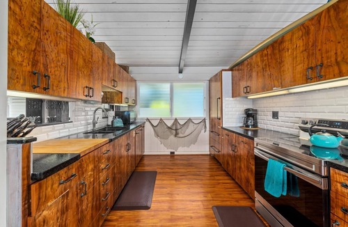 Kahaluu Bay House | Summer Deal Oceanfront Kona Home with Private Pool and 3 Bedrooms