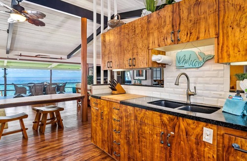 Kahaluu Bay House | Summer Deal Oceanfront Kona Home with Private Pool and 3 Bedrooms
