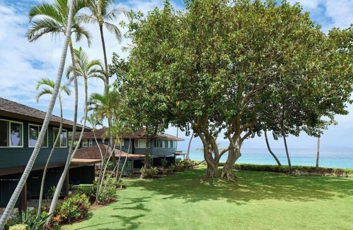 Kaanapali Hotel | Summer Getaway! Beachfront Property with Outdoor Swimming Pool, Tennis Courts