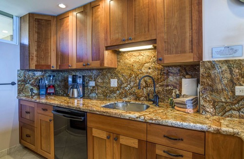 Honokowai Condo | Summer special! Dolphins & Turtles from 11 FLOOR Luxury Condo Ka'anapali Beach!
