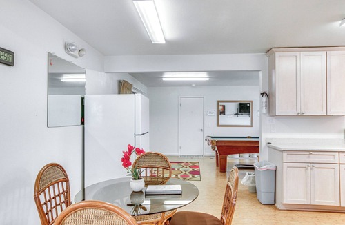Hilo House | Sunny Hilo Home w/Game Room: Walk to Golf Course!