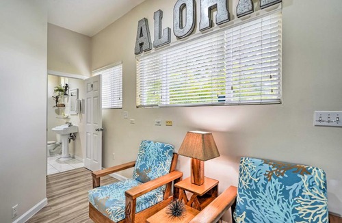 Coconut Grove House | Sunny Kailua Home w/Covered Lanai 1 Mi to Beach!