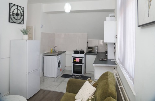 Openshaw Apartment | Sunshine Suite
