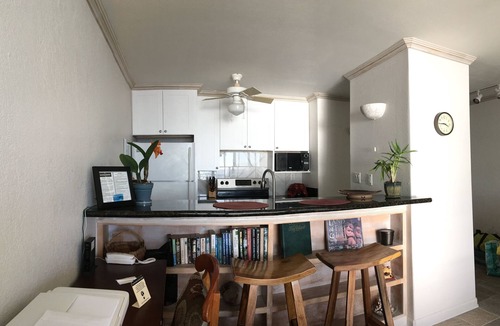 Kailua-Kona Condo | Surfers & Sunsets-Kona Reef Ocean Front Unit - IronMan dates now available
