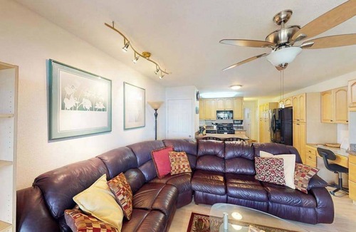 Ualapue Condo | Take In Ocean Views from a Waterfront Condo with Pool & Grill