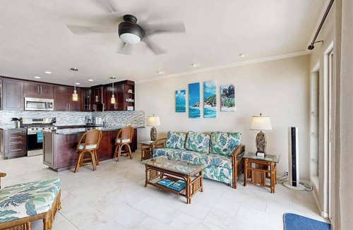 Ualapue Condo | Take In Water Views from a Third-Floor Oceanfront Condo with Pool